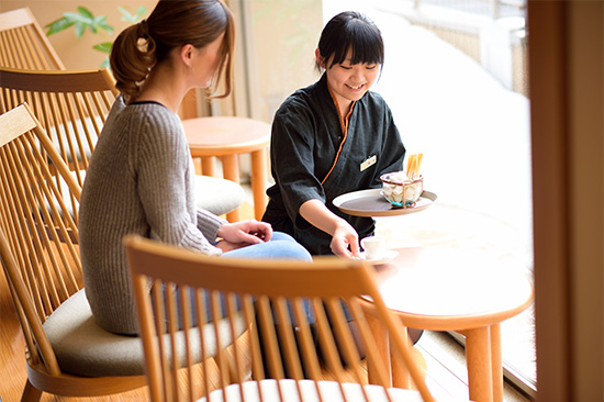 朝食後はラウンジにてコーヒーをご用意