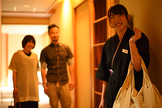 ラウンジでゆっくりチェックインをした後、お部屋へご案内。