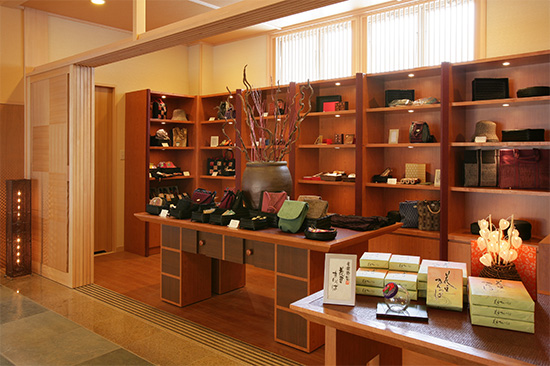 売店<br />
志だてグッズも扱っております。こだわりの品です
