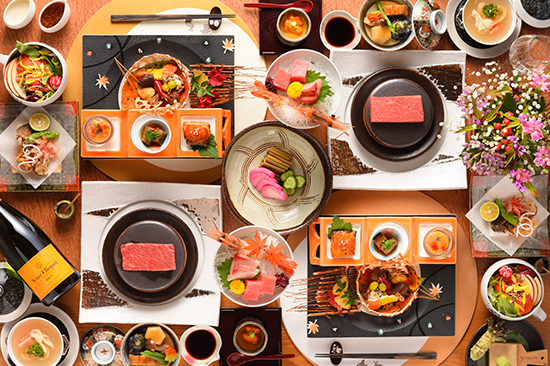 夕食一例<br />
旬の彩りをお楽しみください
