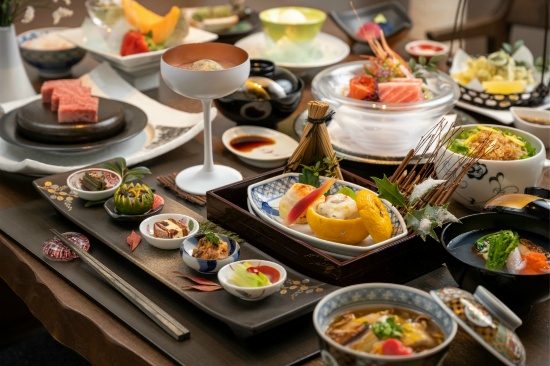 夕食一例<br />
創作会席料理イメージ
