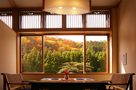 紅葉を望む　個室ダイニング「そよ風」