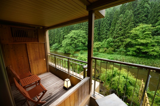 湯上がりにバルコニーで涼むのもオススメです。