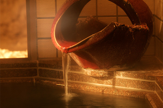 大浴場「喜久の湯」内湯。源泉100％かけ流し。お肌に良い温泉です